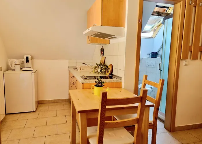 Apartmaji Pri Ticelnu * בובק